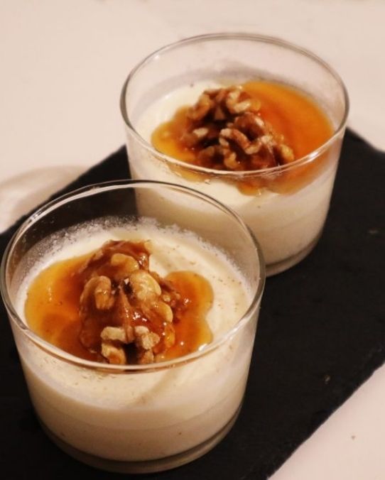 Panna cotta salata al parmigiano, noci e miele