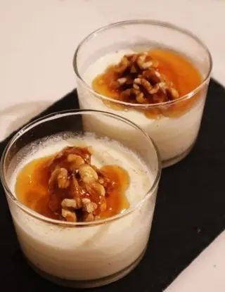 Ricetta Panna cotta salata al parmigiano, noci e miele di Segretiincucina