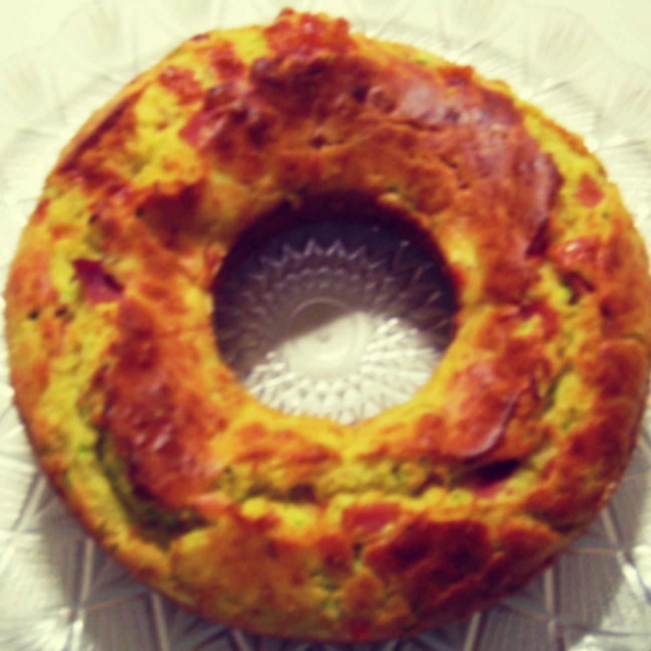 Ciambella salata di zucchine con prosciutto e formaggio