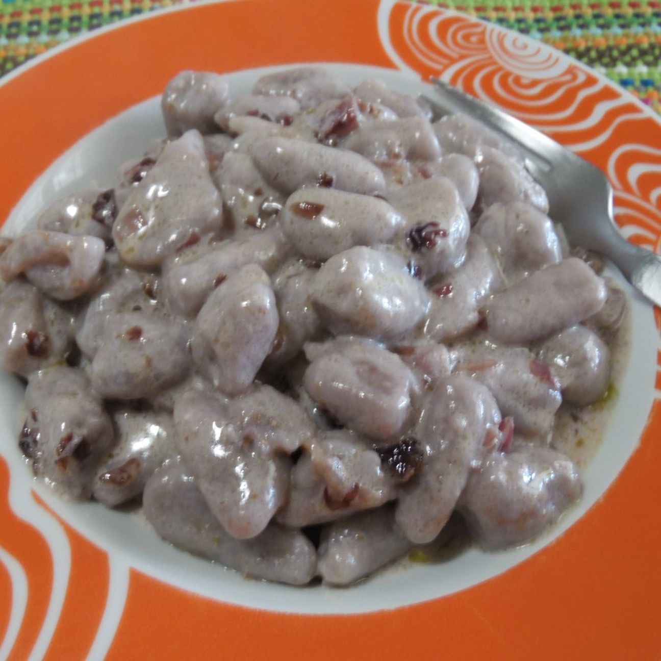 Gnocchi di patate viola al grano tritordeum e radicchio