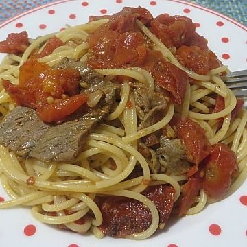 Spaghetti con straccetti di manzo