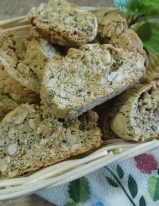 Ricetta Cantucci all arancia con menta arancio e sesamo nero di ricettegustose.it