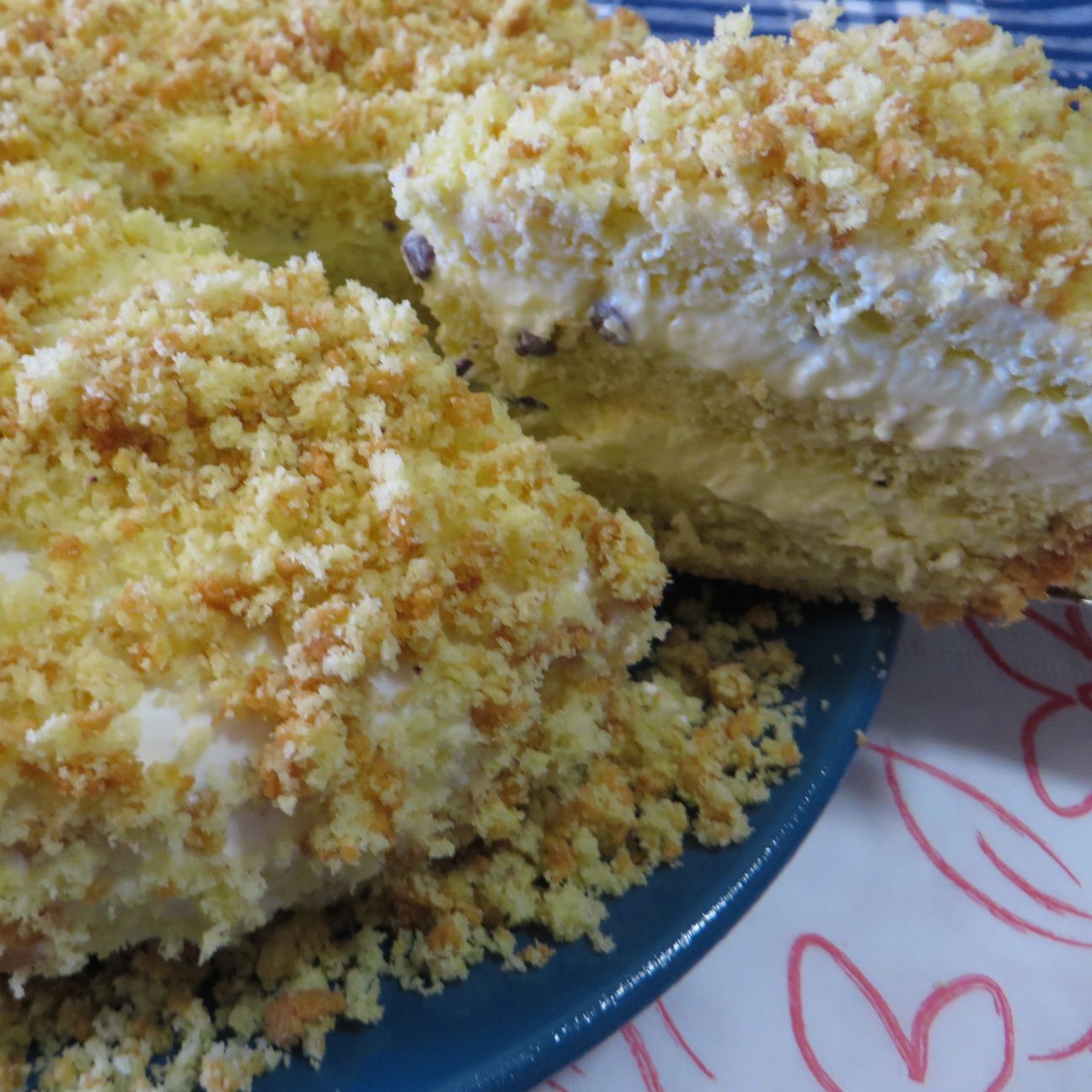Torta mimosa con crema mascarpone e gocce di cioccolato