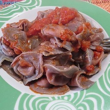 Cappelletti carote viola e mousse di mortadella