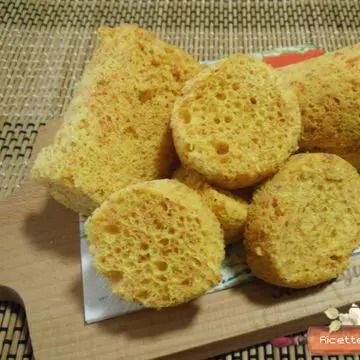 Spugna salata al microonde alla curcuma