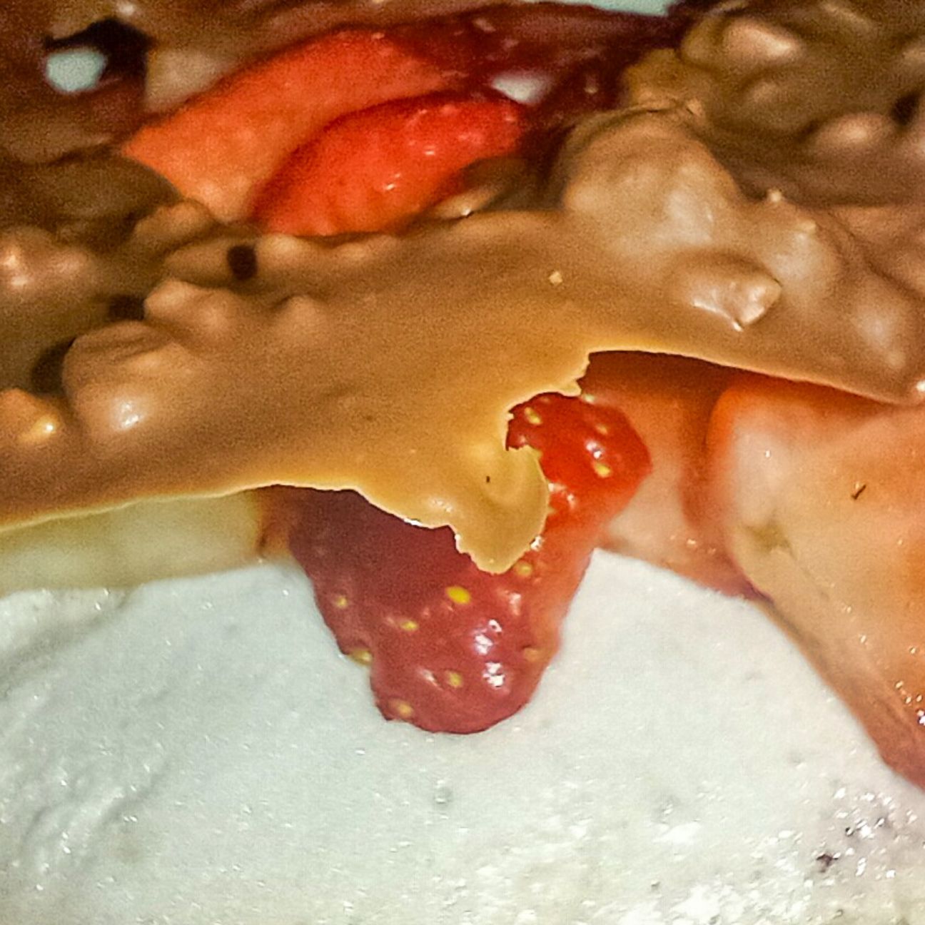 Mini Pavlova strawberry cake