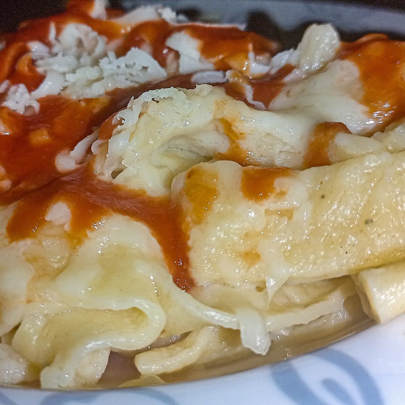 Tagliatelle con provolone e pomodoro a casa