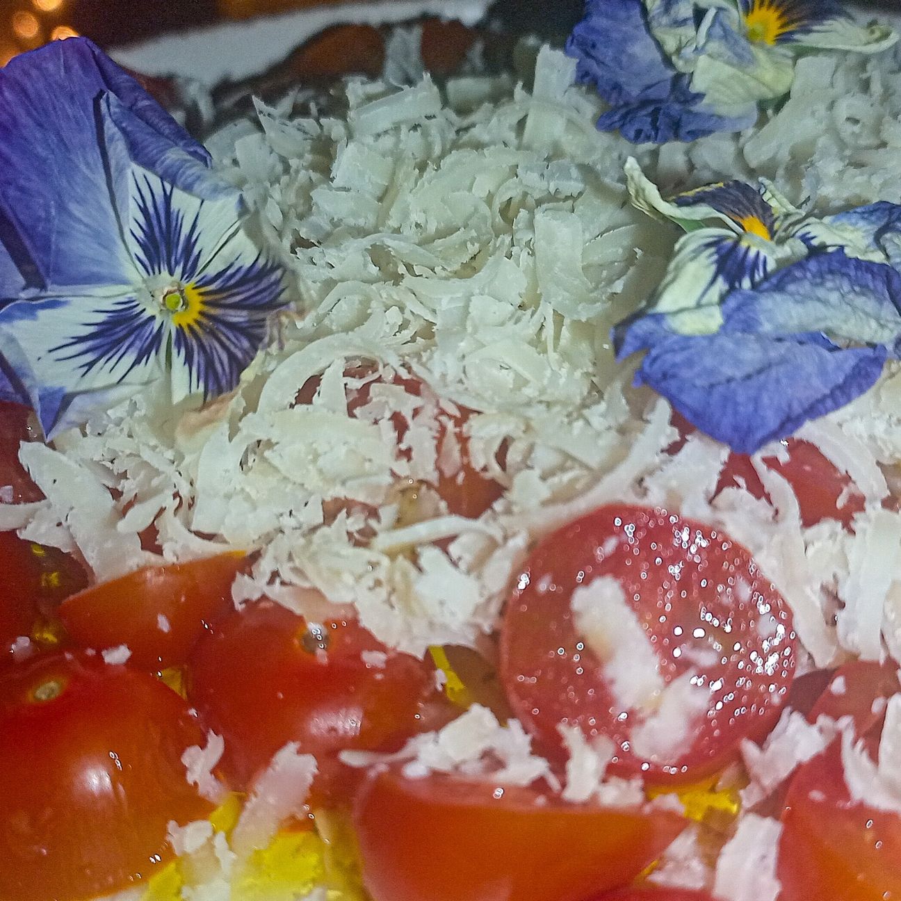 Cherry tomatoes' salad con parmesan