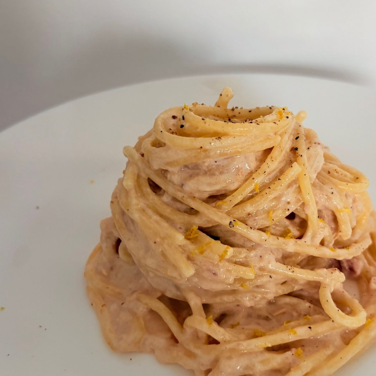 Spaghetti con yogurt greco e tonno