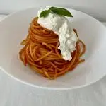 Ricetta Spaghetti con pomodoro e stracciatella