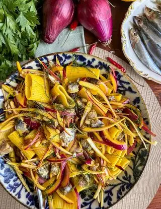 Ricetta Gigantoni con sarde, cipolle e pinoli di bozza.di.colore