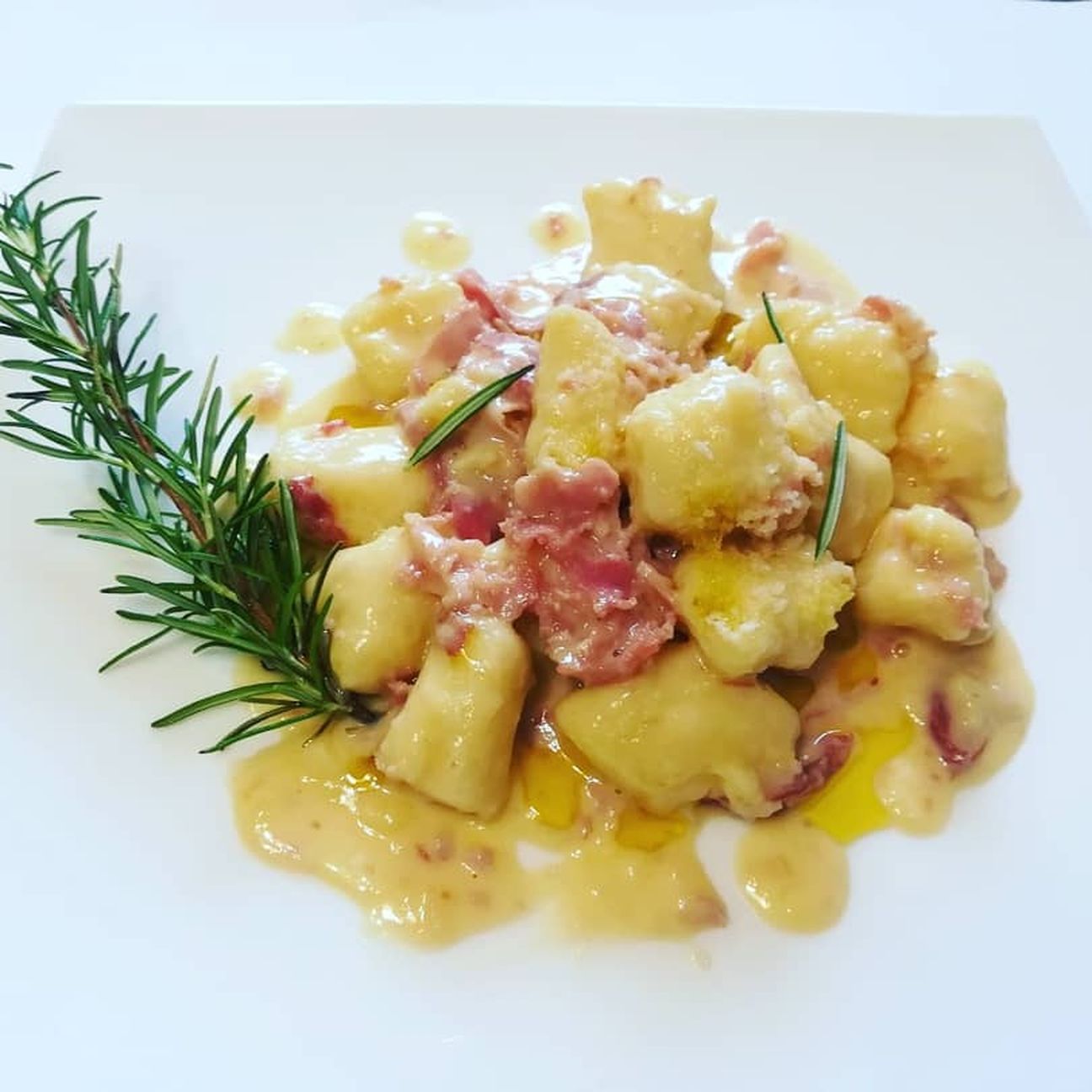 Gnocchi fatti in casa tartufo prosciutto