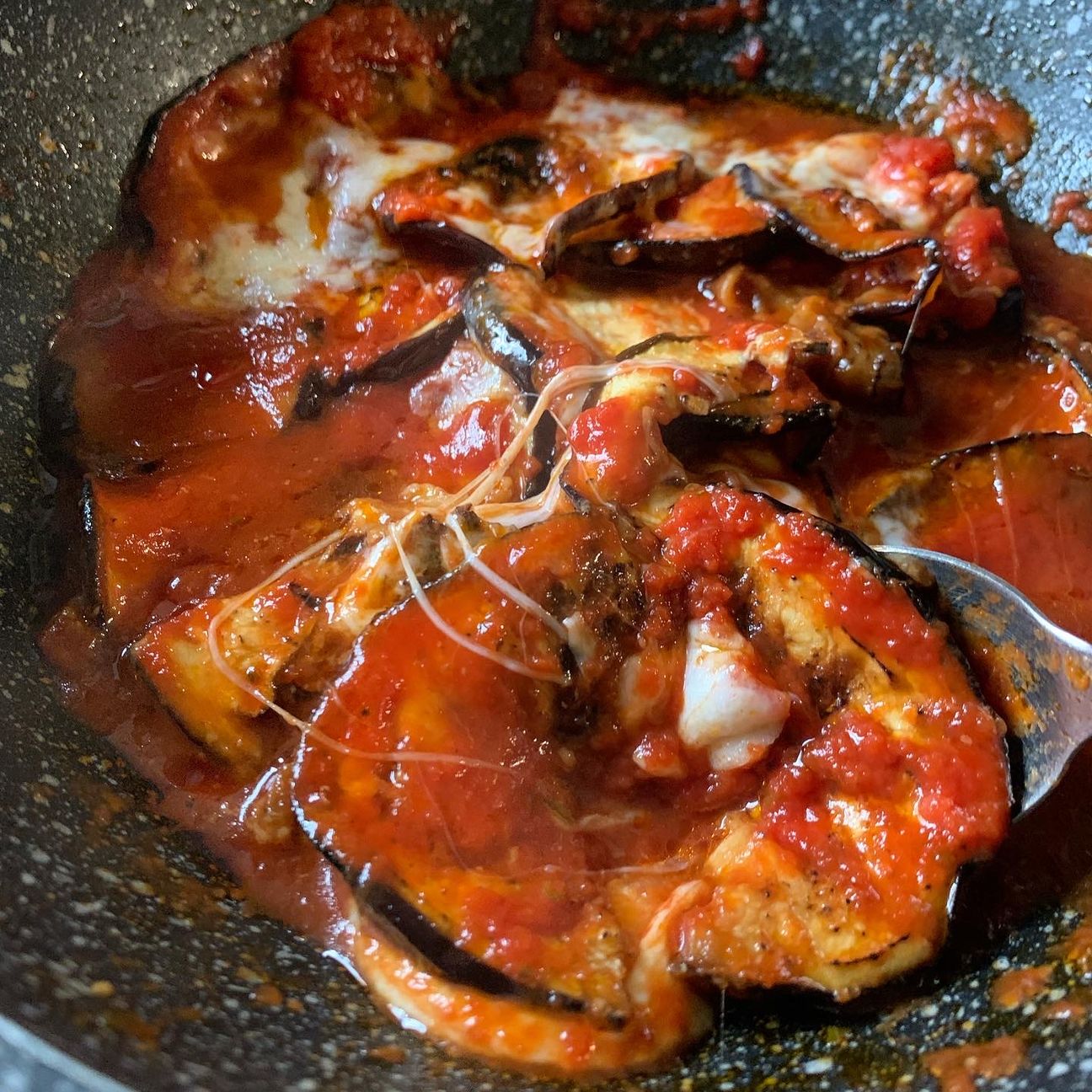 Melanzane in padella filanti