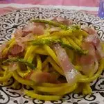 Ricetta Pici con guanciale, in crema di parmigiano e asparagi