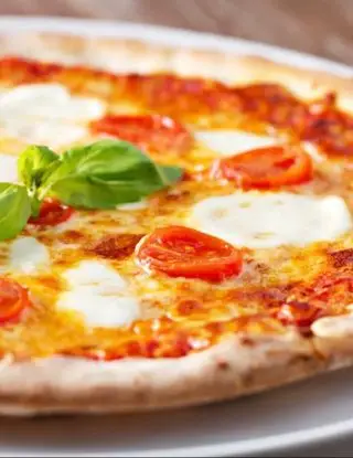 Ricetta PIZZA SOTTILE E CROCCANTE di giuliasarasini