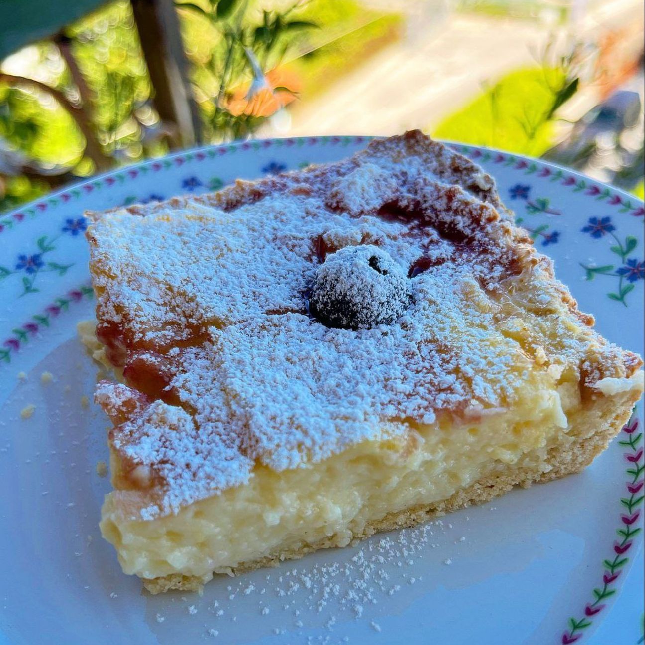 Crostata di crema e amarene sciroppate