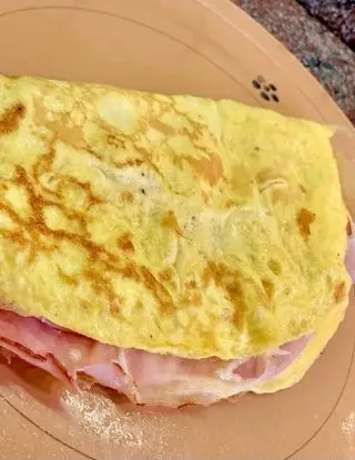 Ricetta Omelette con prosciutto cotto e formaggio di ognipiattounemozione