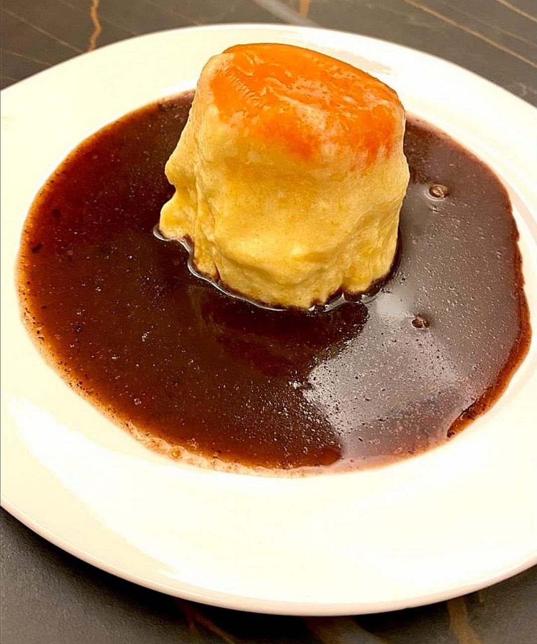Semifreddo di pesche affogato all’amaretto