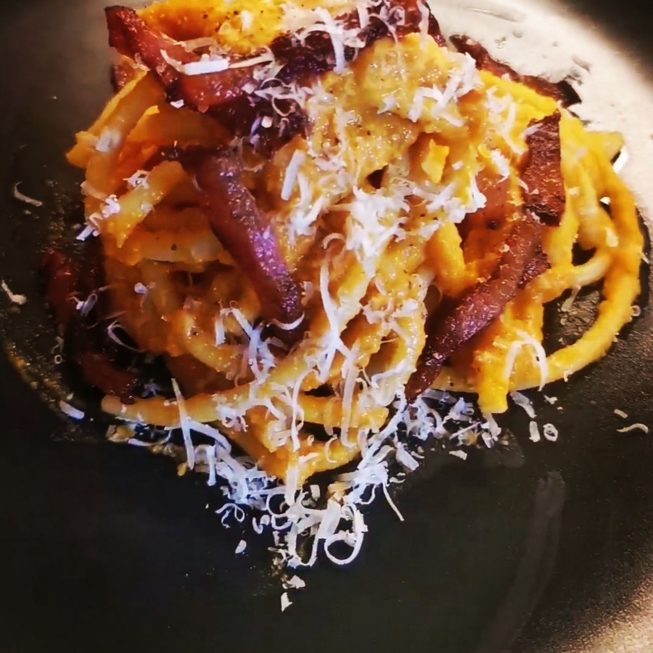 Bucatini in crema di zucca e guanciale
