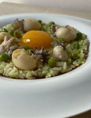 Ricetta Risotto seppiioline e piselli con tuorlo marinato alla soia. di rosanella.vella