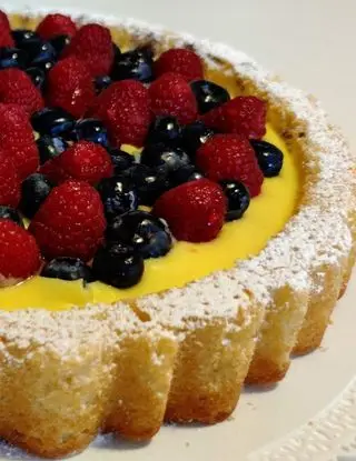 Ricetta Crostata morbida ai fiori d'arancio con crema al pompelmo rosa e frutti di bosco di marco134