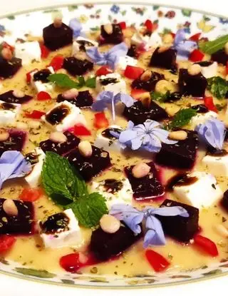 Ricetta Insalata di barbabietole e feta su vellutata di ceci con dadolata di pomodorini di marco134