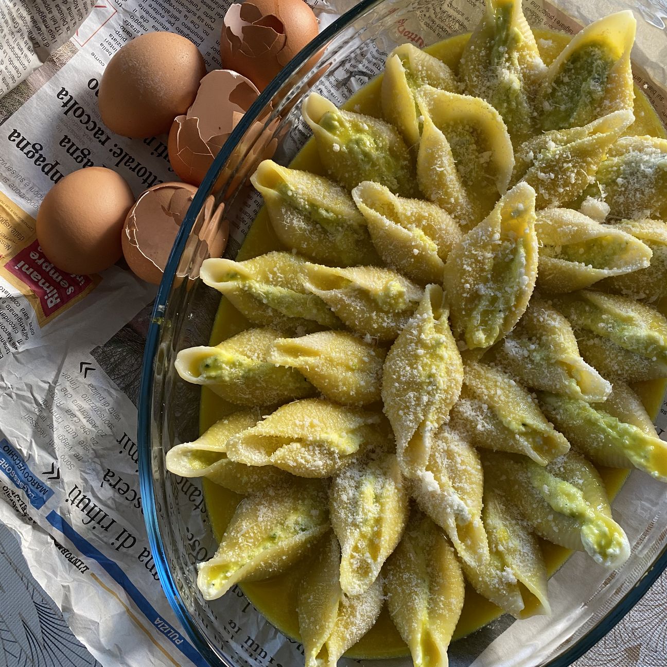 CONCHIGLIE RIPIENE CON BESCIAMELLA ALLO ZAFFERANO