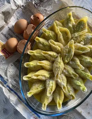 Ricetta CONCHIGLIE RIPIENE CON BESCIAMELLA ALLO ZAFFERANO di Troppo.impertinente