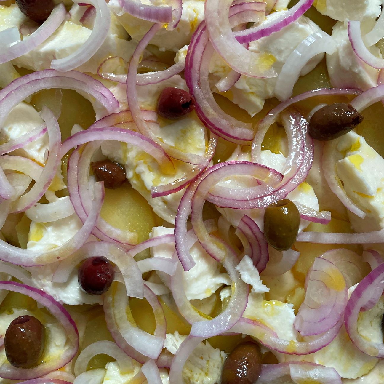 Focaccia cipolle,patate,mozzarella e olive