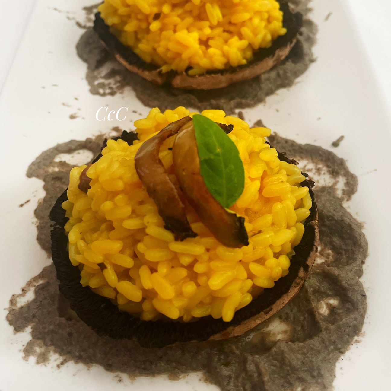 Risotto allo zafferano su funghi Portobello