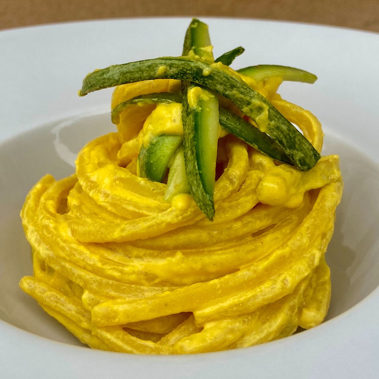 Chitarra, ricotta, zafferano e zucchine 😍