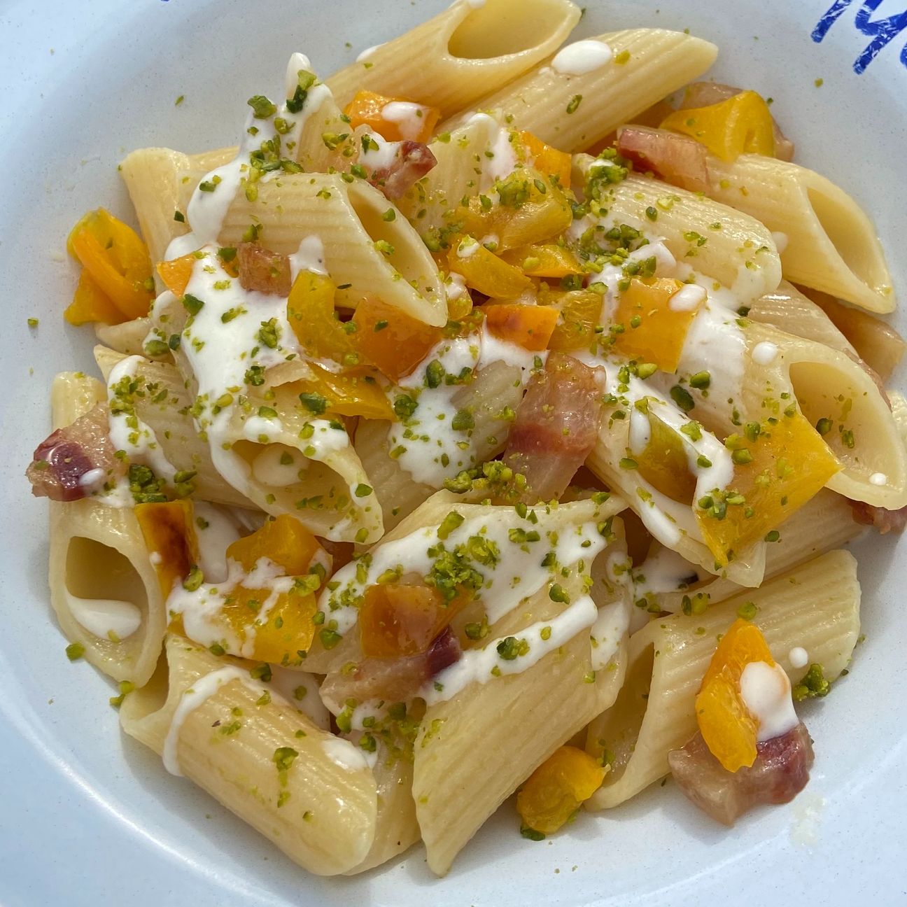 Pasta ai peperoni, guanciale e crema di pecorino😍