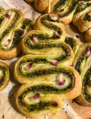 Ricetta Alberelli di sfoglia con pesto di cavolo nero😍 di ninnalemon