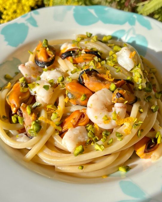 Spaghetti alle cozze e gamberetti al profumo d’arancia 🥰🍊