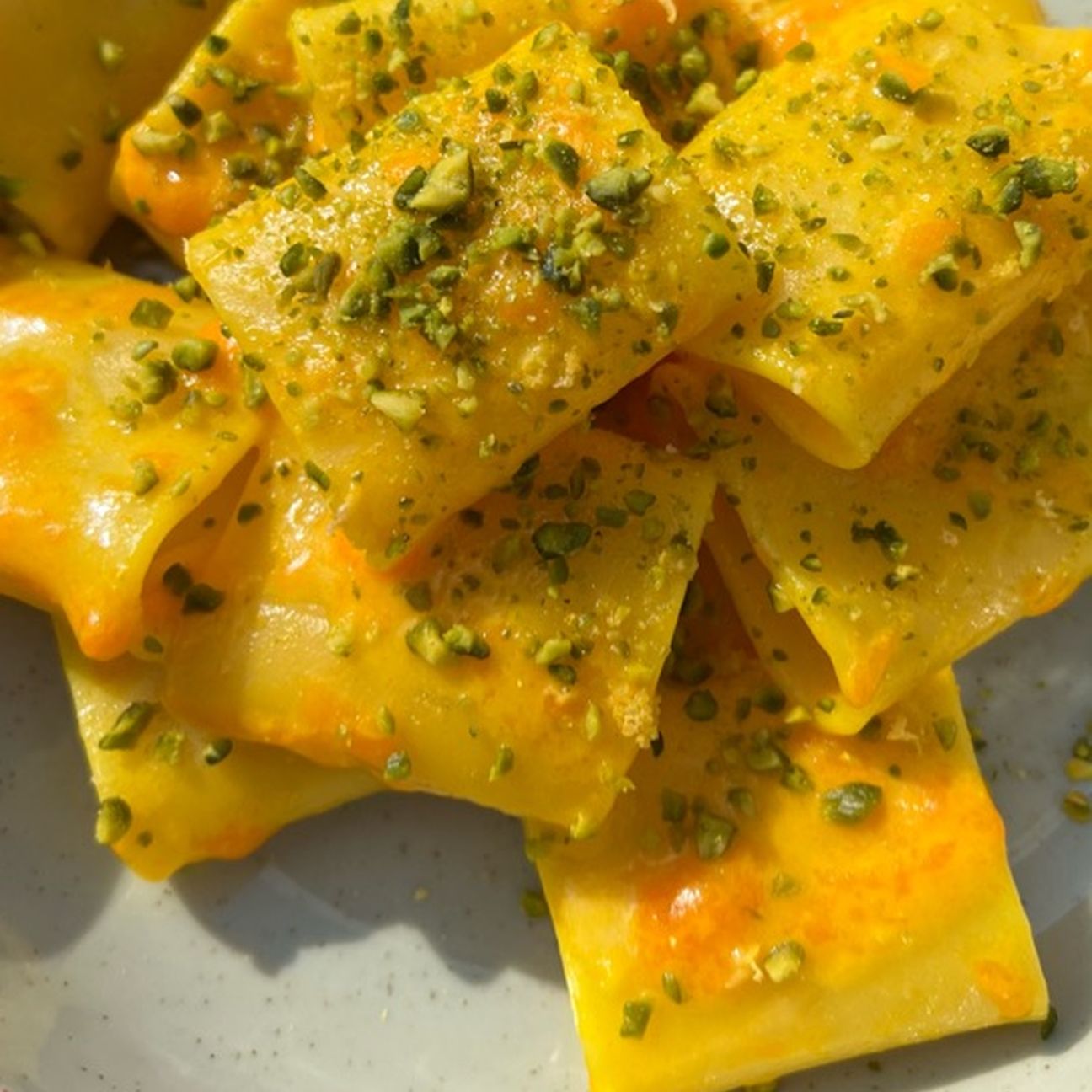 Paccheri cremosi con crema allo zafferano, pistacchio e limone 😍