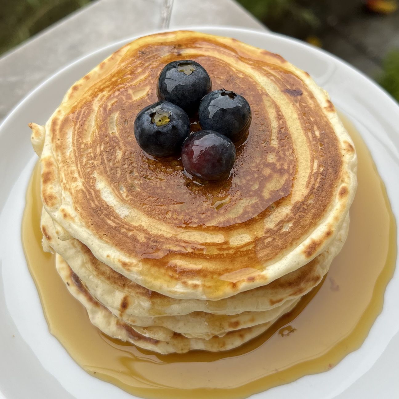 Maxi pancakes ripieni di mirtilli