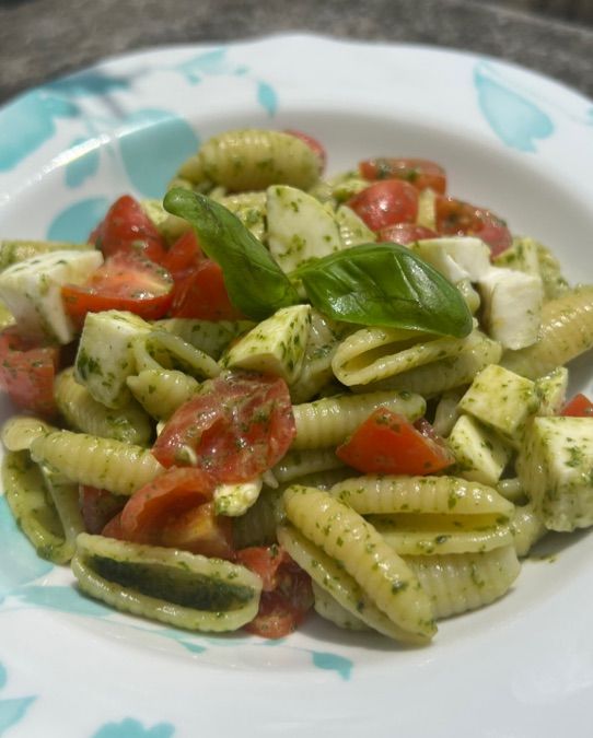 Gnocchetti sardi al basilico, datterini e mozzarella 😍