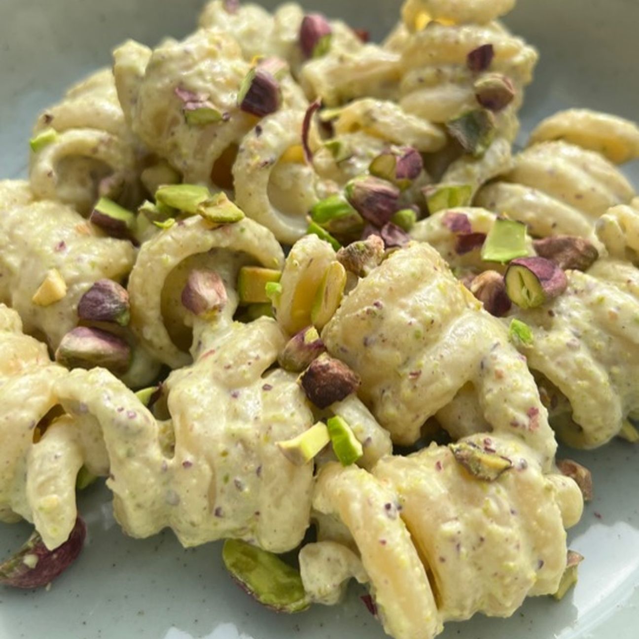 Pasta al sugo di pistacchi e prescinseua
