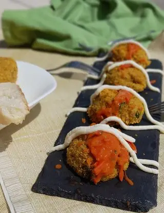 Ricetta Polpettine di verdure con crema di pachino e parmigiano reggiano di bolleinpentola