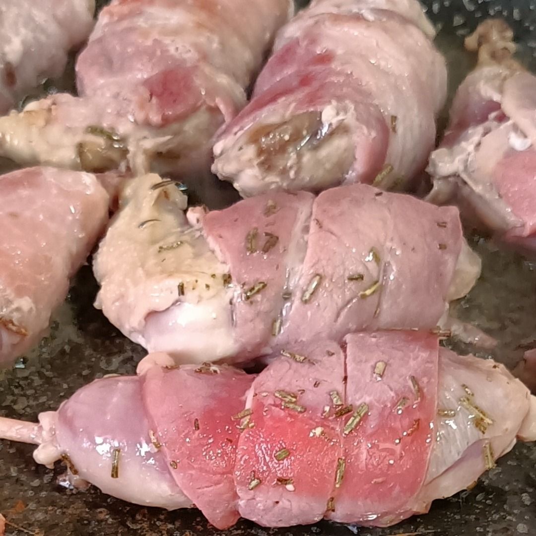 Filetti di quaglia bacon rosmarino e timo