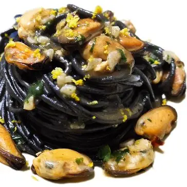 Ricetta Spaghetti neri al profumo d’Amalfi