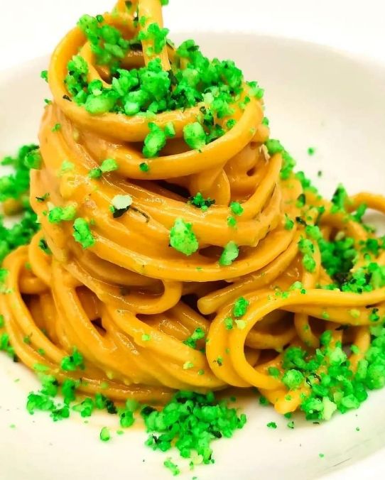 Linguine con crema di datterini, burrata e Parmigiano verde