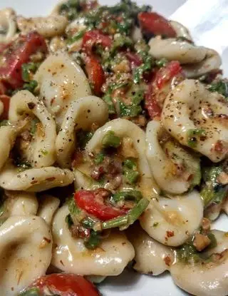 Ricetta Orecchiette fatte in casa con asparagi, pomodorini e mandorle tostate di PierluigiMiraglia