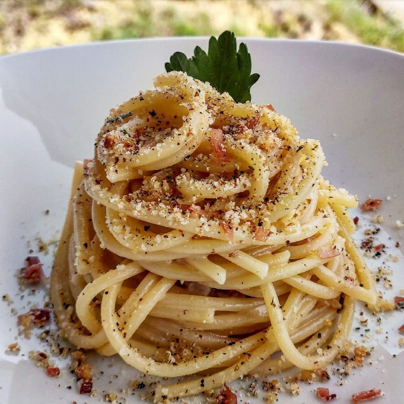 Spaghetti al burro con pecorino speck e noci