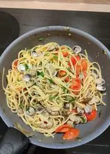 Ricetta Linguine pomodorini e vongole