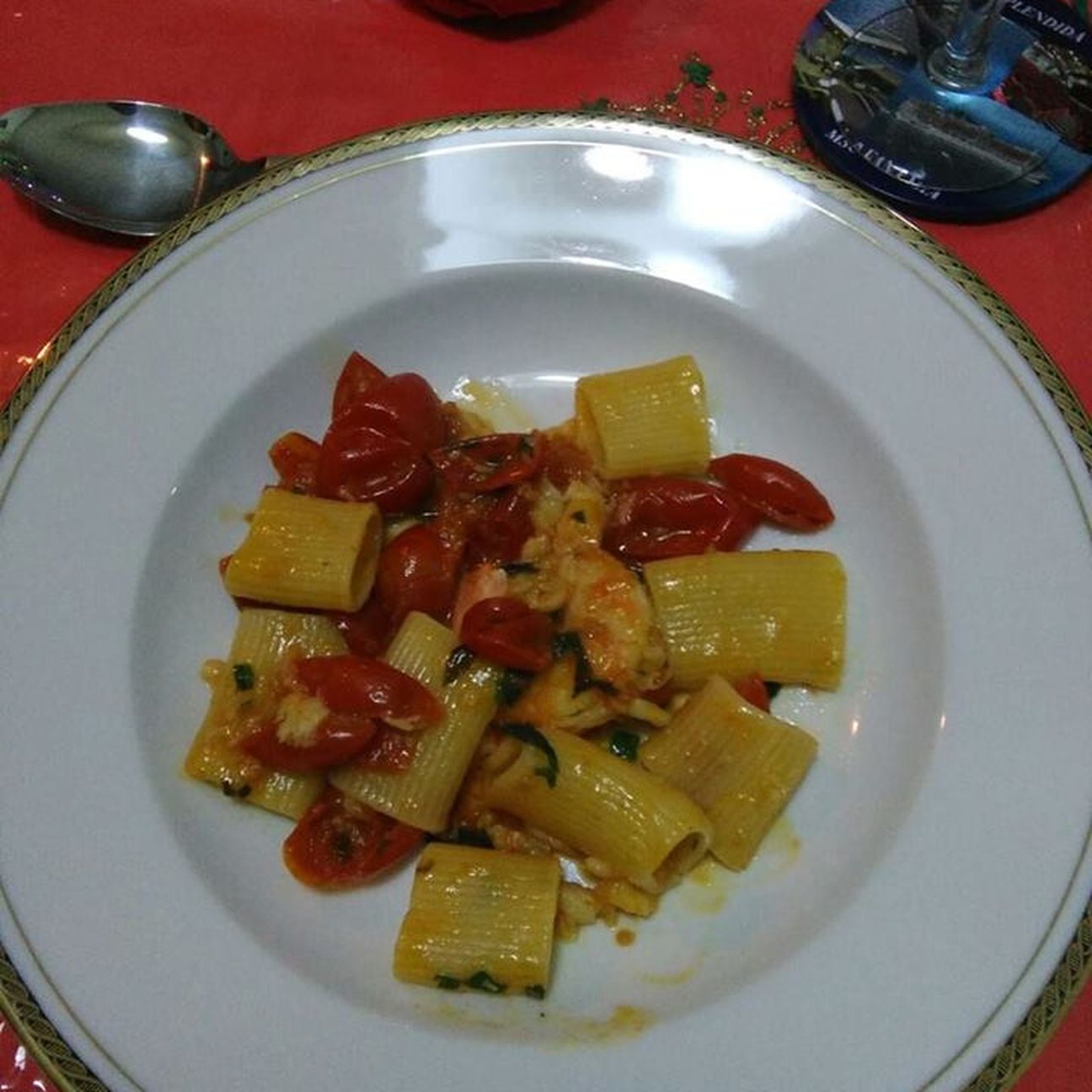 Mezze Maniche con gamberi e pomodorini