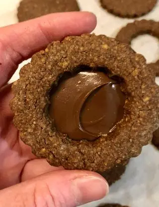 Ricetta Biscotti 🍪 di pasta frolla morbida al cioccolato 🍫, nocciole e cocco 🥥 di valentina63