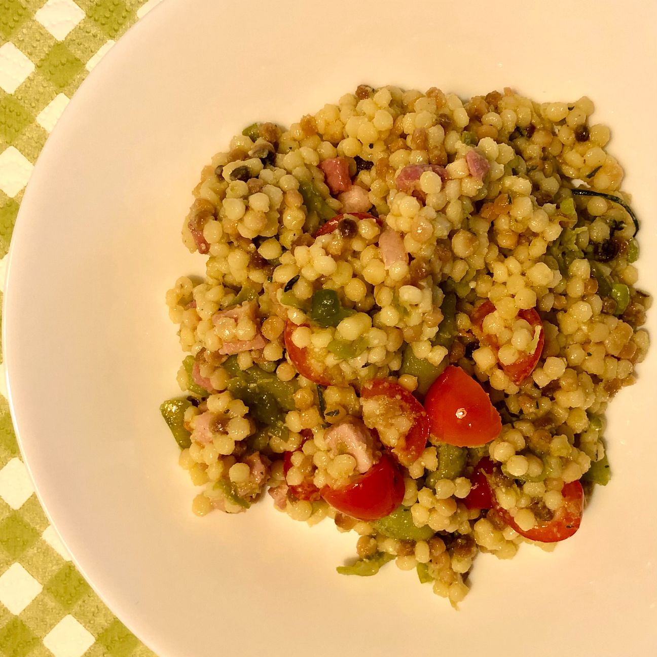 Insalata 🥗 di fregola, pomodorini 🍅, taccole e pancetta 🥓