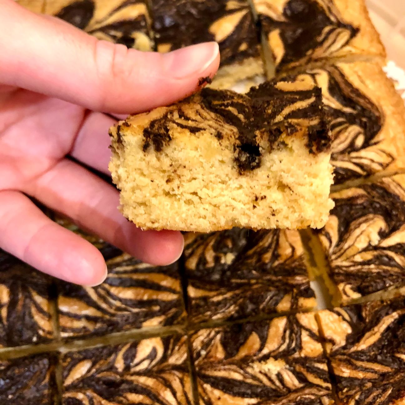 Blondies light e senza glutine con cioccolato bianco e crema fondente