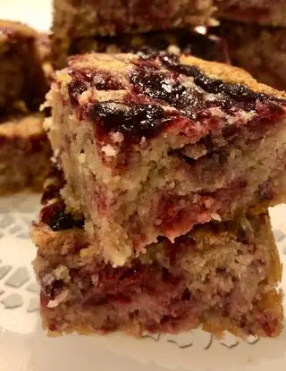 Ricetta Blondies light e senza glutine con cioccolato bianco, cocco 🥥 e lamponi di valentina63
